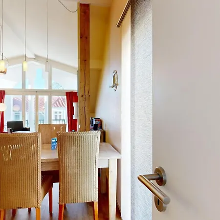 Strandnahe Mit 2 Schlafzimmern Und Balkon, Strandidyll,